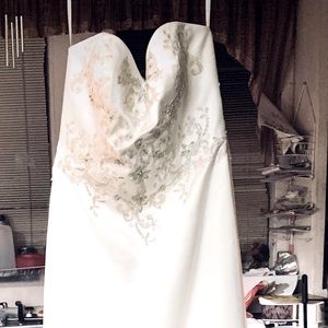 David’s Brdal Wedding Dress
